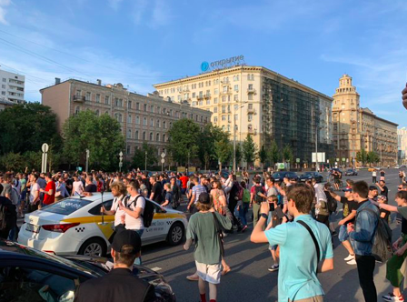 Около администрации президента в Москве начались пикеты в поддержку Павла Устинова