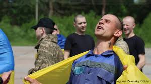 Самолет с возвращенными из плена российскими военными приземлился в Подмосковье