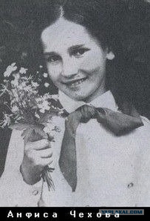 Знаменитости в детстве. Фото из домашних архивов