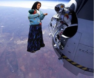 Российские космонавты забрали провисевшее в космосе 10 лет полотенце