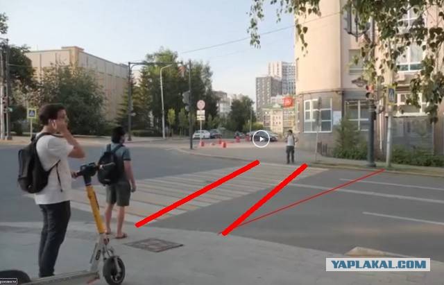 ӨФӨ: новые кадры конфликта агрессивного водителя и подростка на переходе