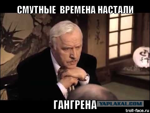 В Москве на высотном здании повесили флаг Украины