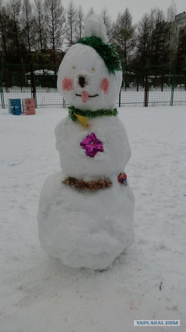 В Омске +1 и снег...Появилось много снеговиков