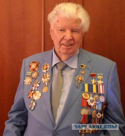 Ветеран боевых действий, подполковник ВДВ, ранетый во все места, а так же экономист и муж полковника(-цы) МВД. Знакомьтесь.