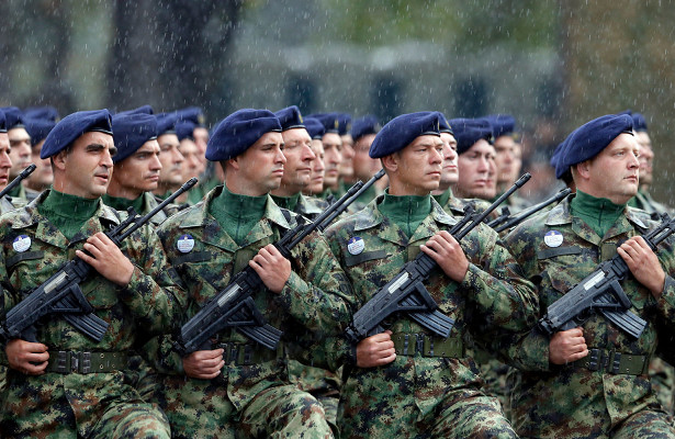 Сербия готова ввести войска в Косово