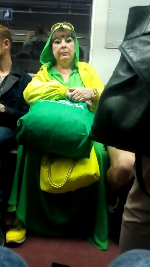 Свежая подборка рьяных модников из нашего метро