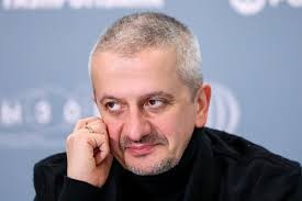 Тем временем Ксения Собчак решила покрасоваться своей физической формой в сторис