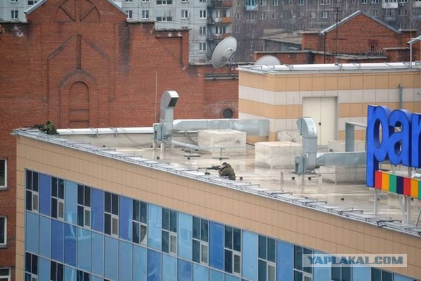 В Новокузнецке Медведева охраняли снайперы на крыше