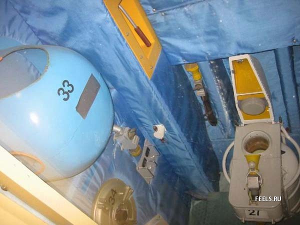 Как выглядит туалет в космосе (3 фото)