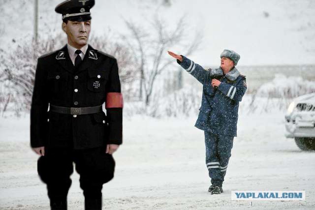 Фотожаба: полицейский в снегу