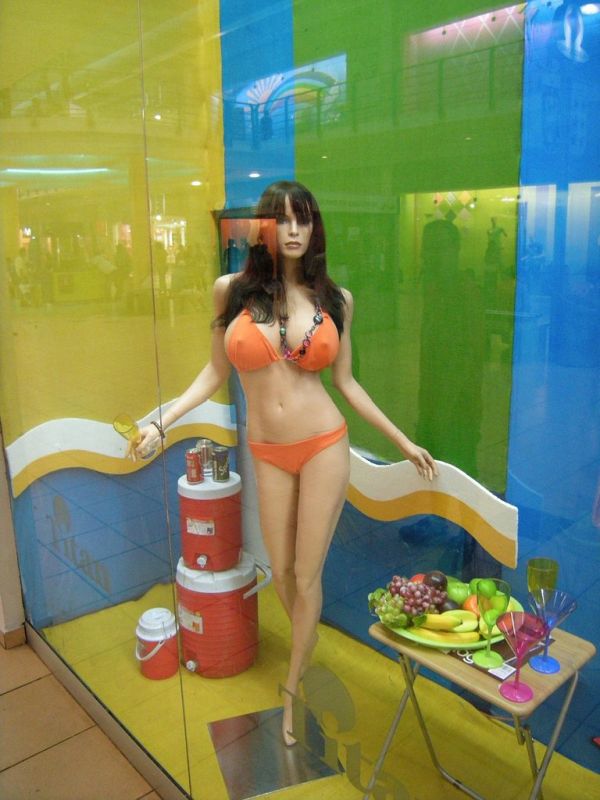 В Панаме на манекенах пластик не экономят