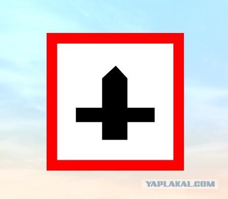 Соединяет берега седой паромщик