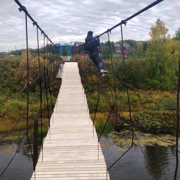 Власти поселения в Коми назвали постановочными фото со школьниками на разрушенном мосту