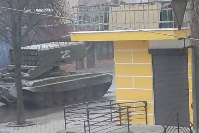 Бу-ра-ти-но! Тос-1 где-то на донбасском фронте.