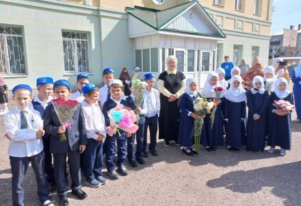 Власти Тюменской области заступились за девочку Айшу, которую не пускали в школу из-за платка