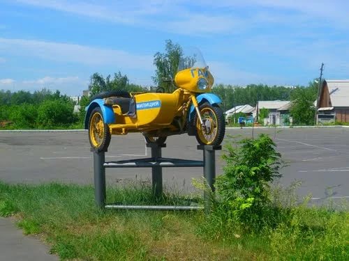 Автомобили на постаменте