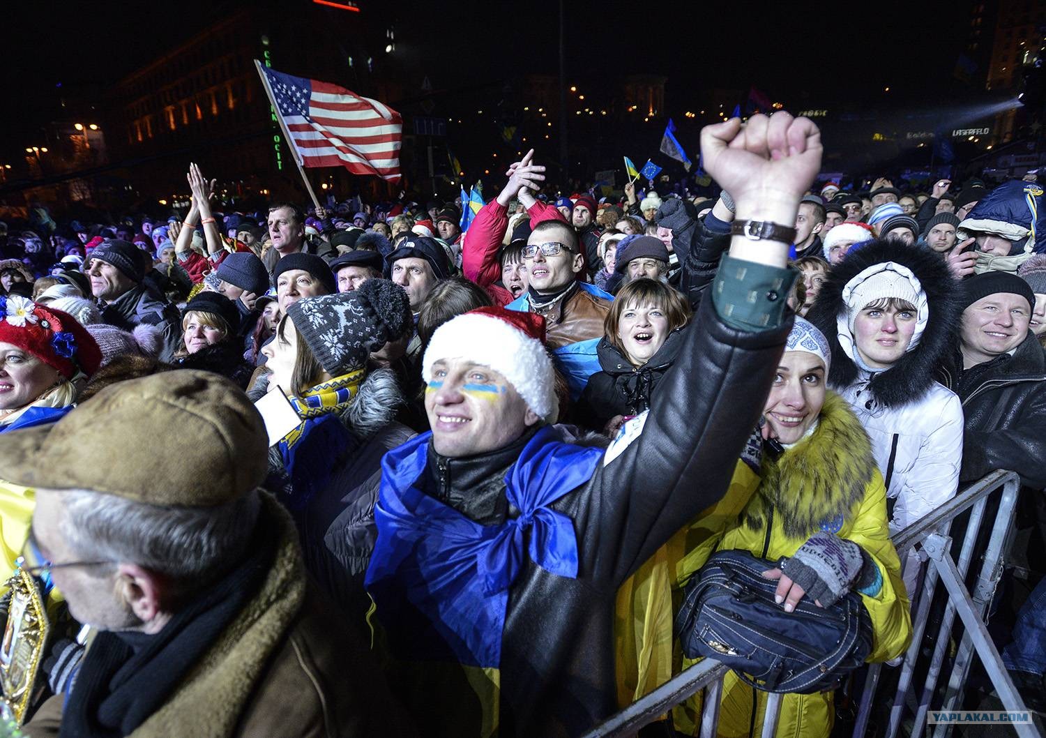 Майдан допрыгались. Евромайдан кастрюлеголовые. Майдан 2014 кастрюлеголовые. Кастрюли Киев Майдан 2014. Евромайдан кастрюли.