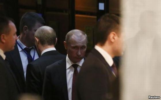 Почему Путин всегда идет последним?