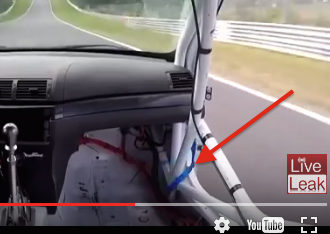 У автомобиля оторвало дверь на 280 км/ч