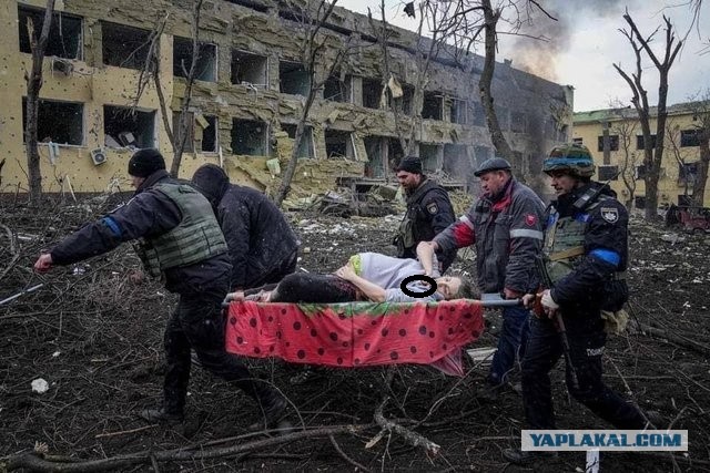 К кадрам последствия «удара» по роддому Мариуполя  есть несколько вопросов
