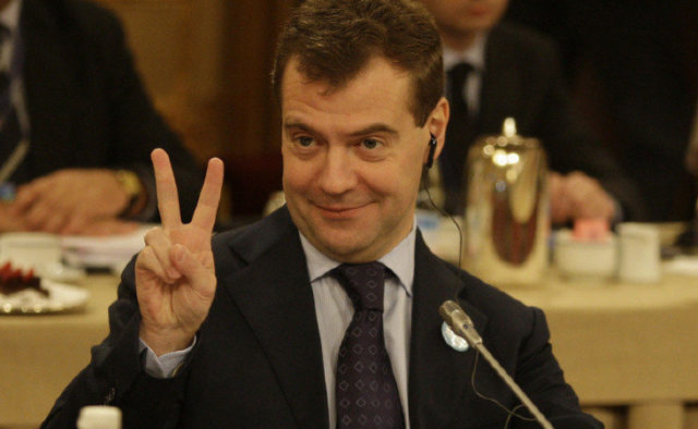Медведев — стране: смотрите футбол и радуйтесь, как я