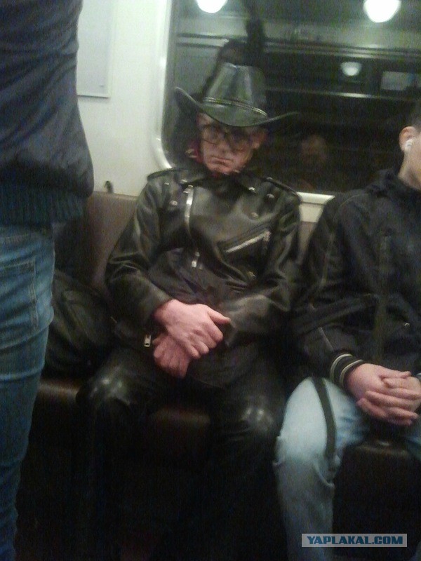 Странные люди в метро