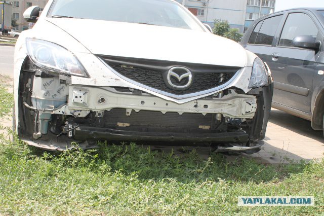 У Mazda в Ростове вырезают противотуманки.=