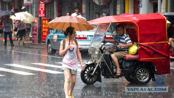 В Китае третьи сутки идут самые сильные дожди за последние 100 лет