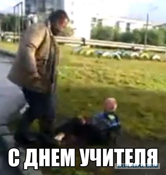 Учитель в Индии "объясняет разницу между потенциальной и кинетической энергией"