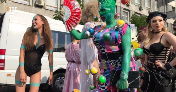 А в Киеве сегодня гей-парад