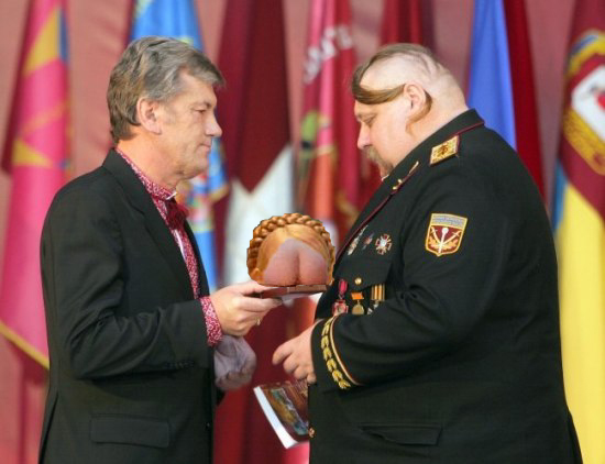 Фотожаба: Награда нашла героя