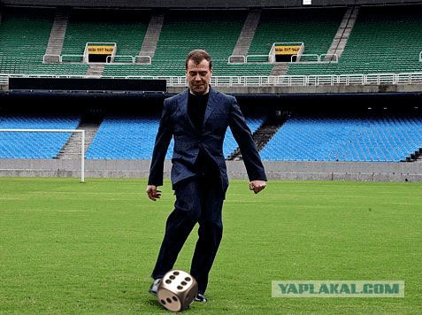 Фотожаба: Медведев футболист