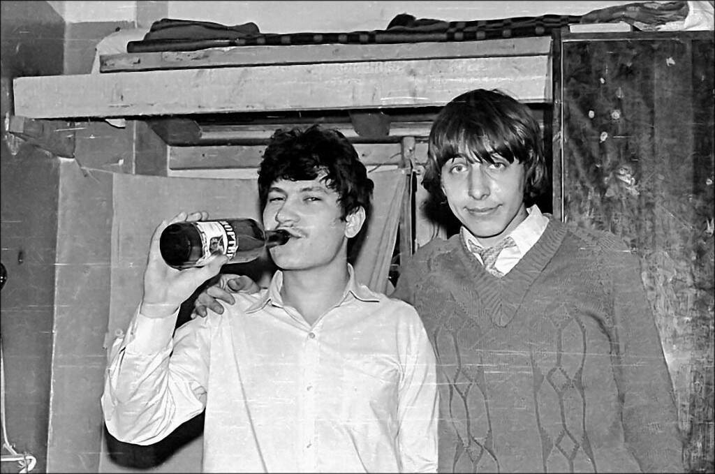 Студенты 80 х годов. Мгу 80е годы. Студенческие отряды 80х. Вмк мгу выпуск 1983. Студенты 80 х годов.