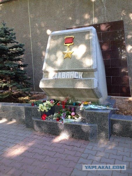 В Минске снесли мемориальный знак Киев Город-Герой