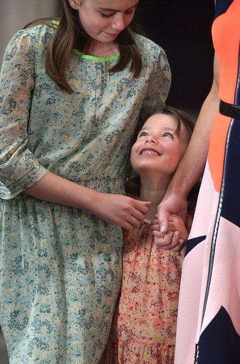 Младшая дочь Дэвида Кэмерона, Флоренс стала героем дня его отставки