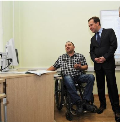Мой сосед знаменитость!