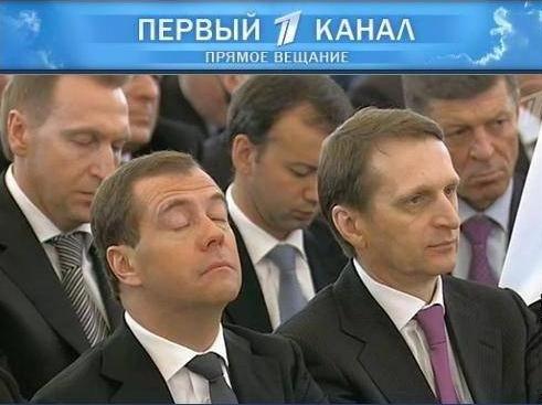 Бесят люди в театре!