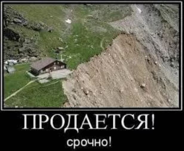 Некогда процветающее место превратилось в город-призрак с заброшенными домами, падающими в море