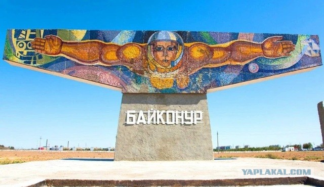 На Байконуре установили макет советской лунной ракеты Н-1.