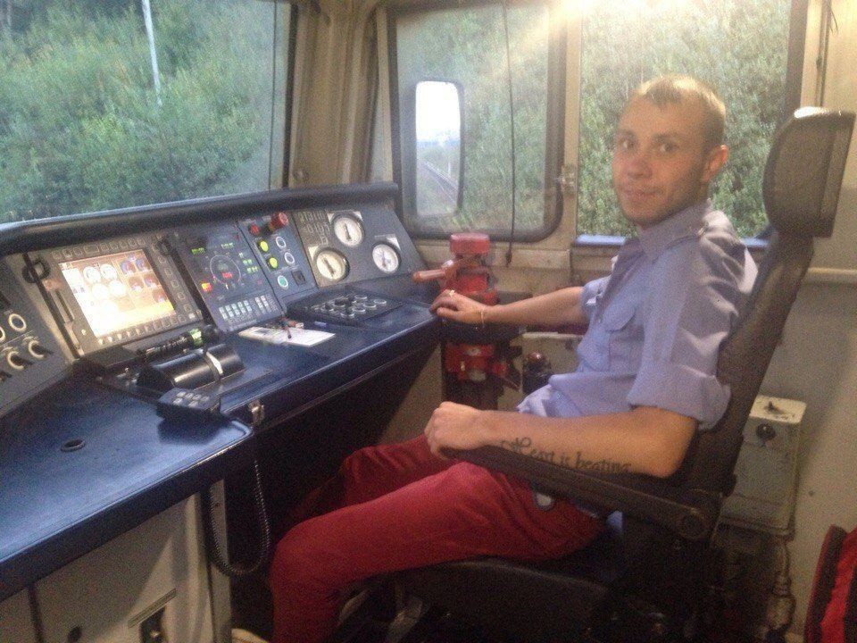 Погибший машинист поезда под Брянском спас сотни людей благодаря быстрой реакции
