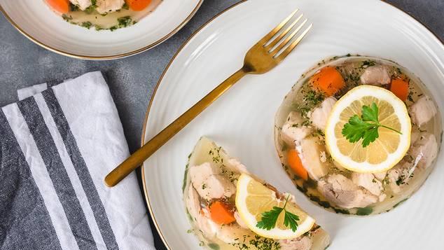10 советских новогодних блюд: праздничный стол со вкусом ностальгии