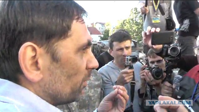 Педерасты сняли флаг России у посольства