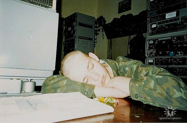 Russian Army - солдаты могут спать везде!