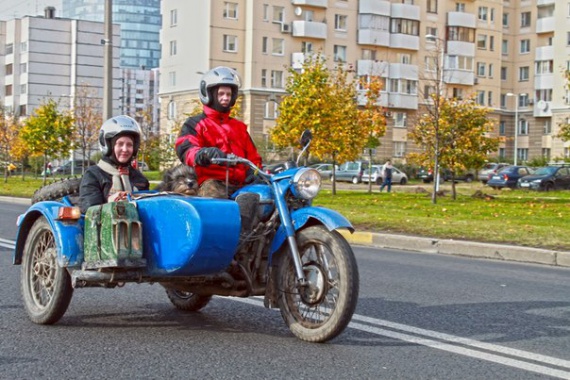 В Челябинске школьница отправилась на торжественную линейку на байке