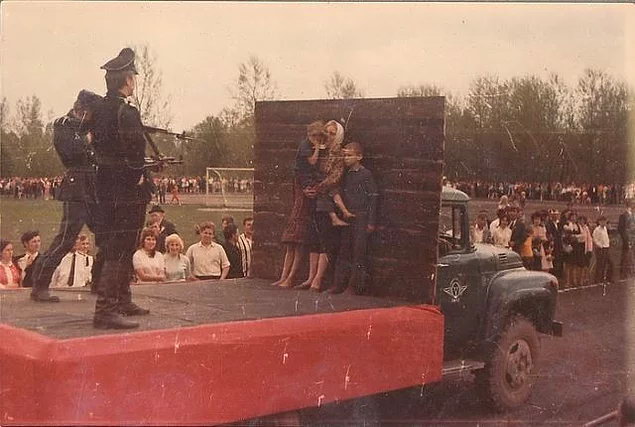 «Этих псевдопатриотов в окоп бы на неделю». Что думают ветераны о сегодняшних "символах" празднования Дня Победы