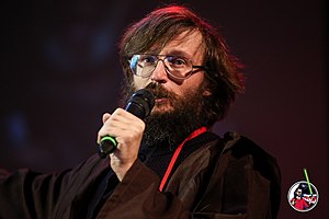 Вдвшники заставили извинятся парня в футболке ЛДПР