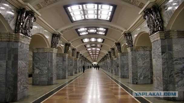 Необычное: московское и питерское метро без людей