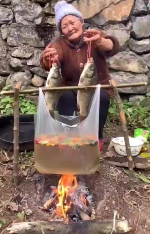 Суп в кульке на костре?