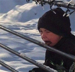 А-а-а... Влип, очкарик?