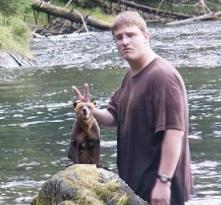 Ему сказали, что медведи не умеют плавать